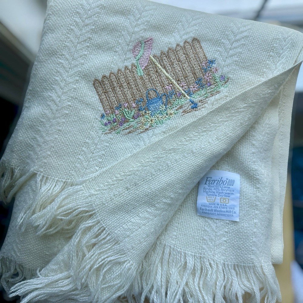 VTG Faribo Wool Blend Knit Throw  Blanket Fringe 48‎ X 57 Inch Embroidered USA